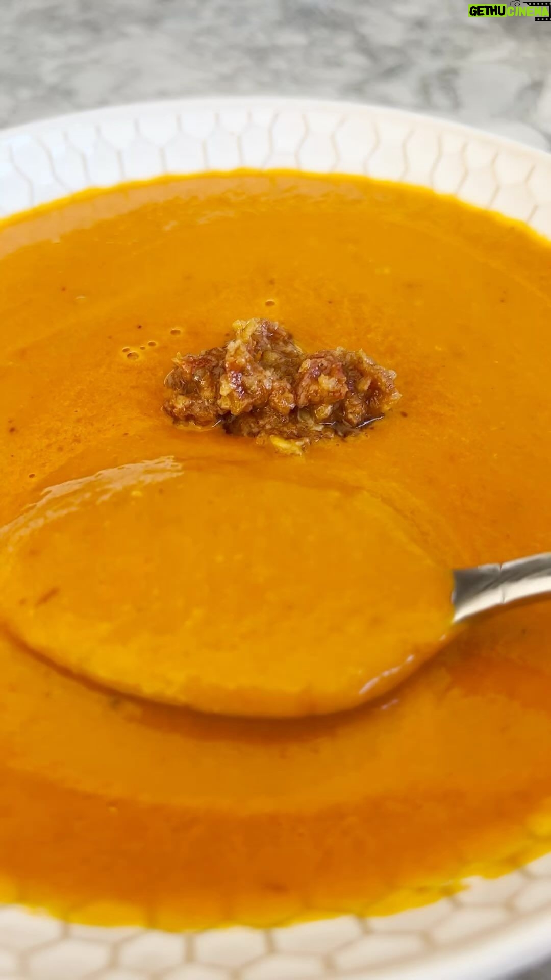Gordon Ramsay - 38.7K Likes - Don’t get the shivers….it’s soup season ! Here’s my delicious and simple Roasted Tomato Soup
.
TOMATO PESTO
Pine nuts
Sundried tomatoes
Parmesan cheese
Olive oil
Black pepper
SOUP 🥣
Tomatoes
Olive oil
Red onion
Kosher salt
Garlic
Black pepper
Red chile flakes
Sugar
Balsamic vinegar
Vegetable stock
Heavy cream