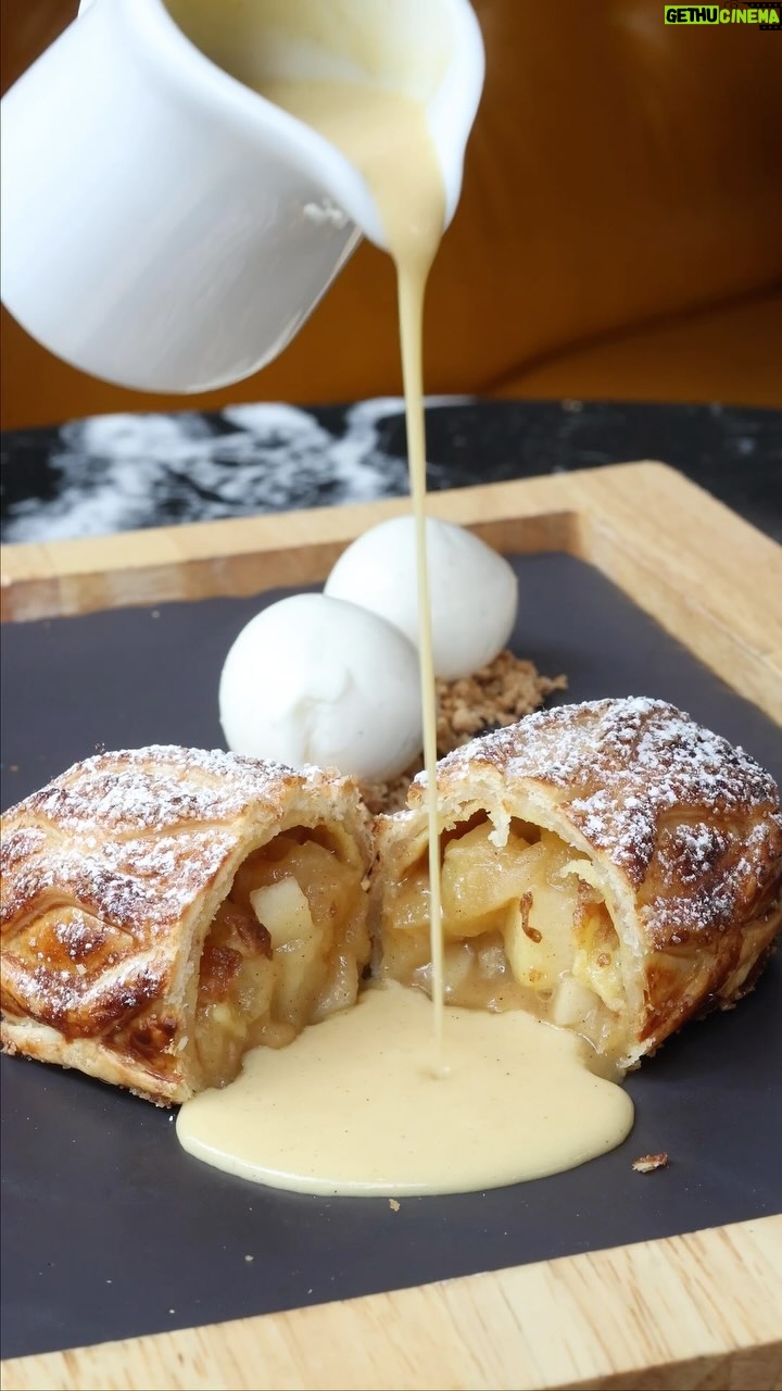 Gordon Ramsay - 49.7K Likes - Look what just landed at @breadstreetkitchen - apple pie served with vanilla ice-cream and custard !