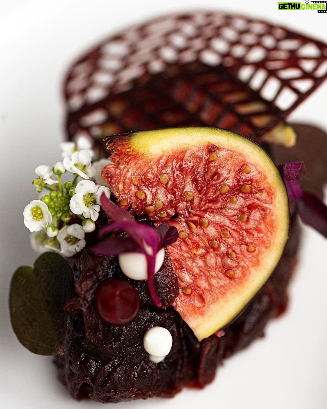Gordon Ramsay Instagram - Stunning details of @petrusbygordonramsay’s Aynhoe Park deer with figs, beetroot and cranberry ! Pétrus