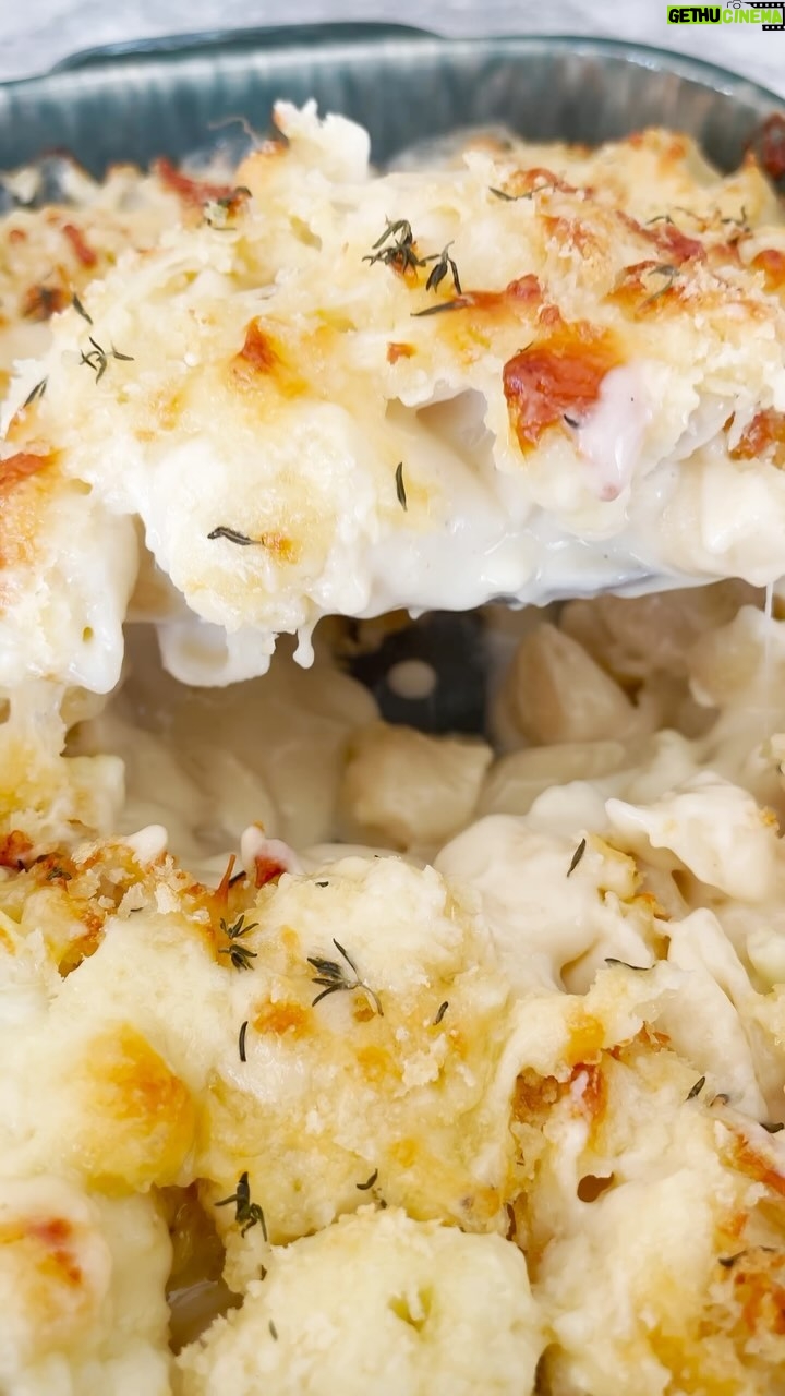 Gordon Ramsay - 37.4K Likes - Mac & Cheese Cauliflower Bake (Gordon’s Version)
.
.
Kosher salt
Dried shell pasta
Cauliflower florets
Butter
Flour
Mustard powder
Milk
Cayenne
Cheddar cheese
Lancashire cheese
Cheshire cheese
Breadcrumbs
Thyme leaves