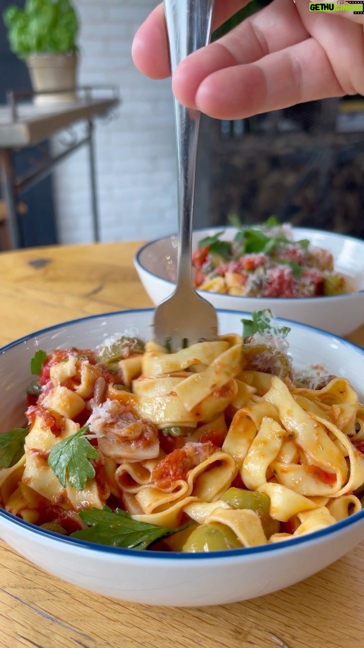 Gordon Ramsay - 36.8K Likes - Learn to make the perfect puttanesca pasta with the team at @gordonramsayacademy !!