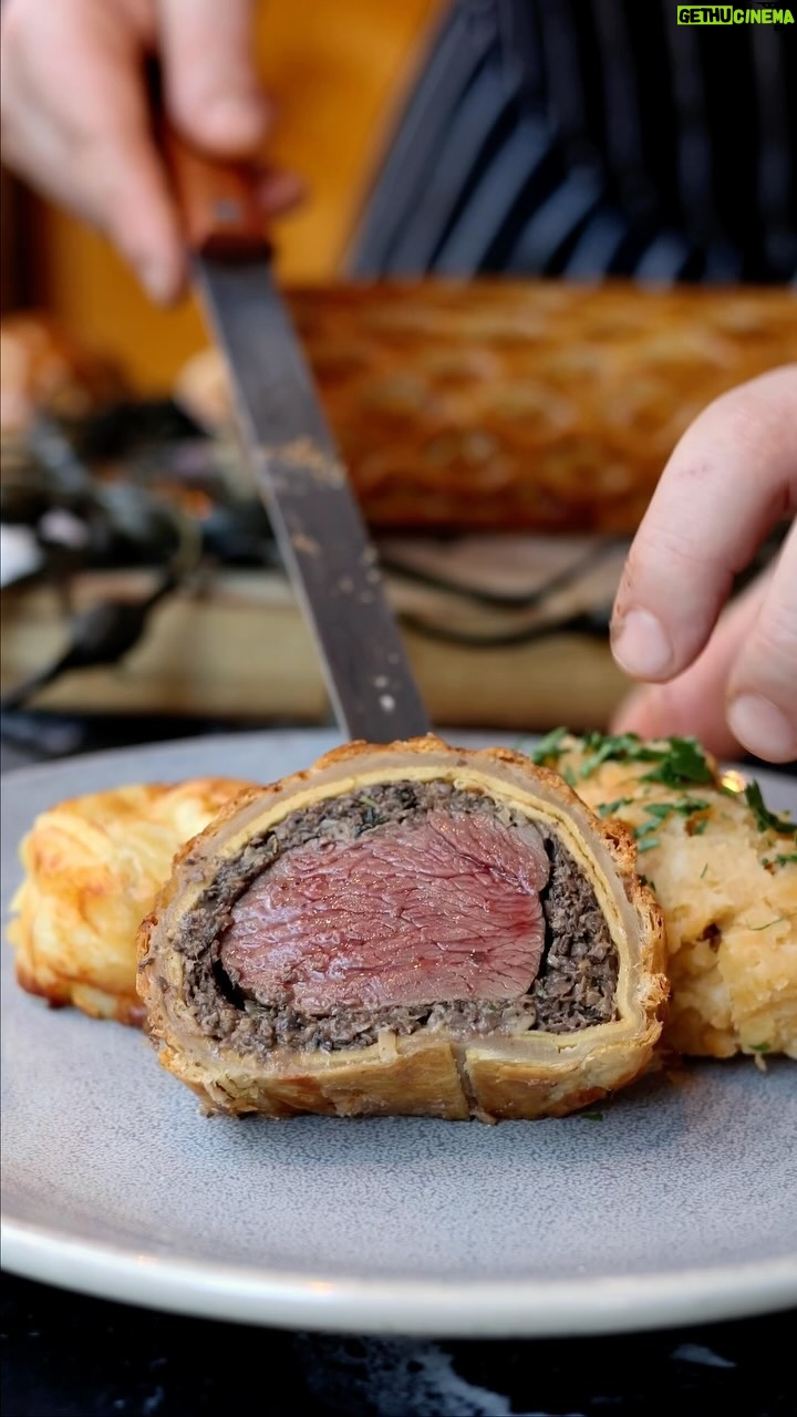Gordon Ramsay Instagram - Join us for Burns Night at @breadstreetkitchen St Paul’s and Edinburgh and try our smoked salmon blinis, tasty venison and haggis Wellington and Clootie pudding !! Bread Street Kitchen