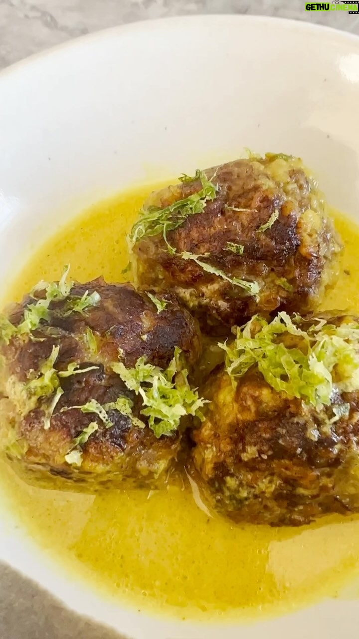 Gordon Ramsay Instagram - Perfect and simple for any mid-week meal…my delicious meatballs in a coconut broth ! . MEATBALLS Ground beef Breadcrumbs Milk Olive oil Onion Garlic Salt Black pepper Chile flakes BROTH Coriander seed Cardamom seed Turmeric Cinnamon Dried chiles Lemongrass Ginger Chicken stock Coconut milk Lime zest and juice