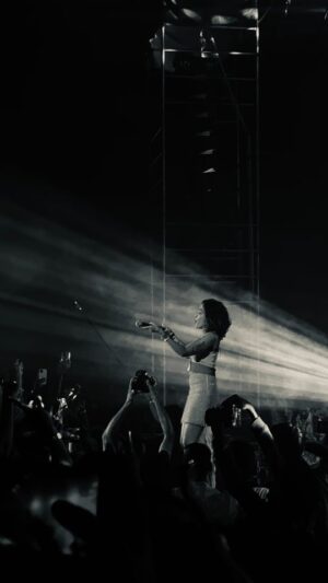 Gowry Lekshmi Instagram - #gowrylekshmi

@__an_an_th_an_@prathiush333
#band #music #musicband #festival #gowrylekshmi #dance #night #party #singer