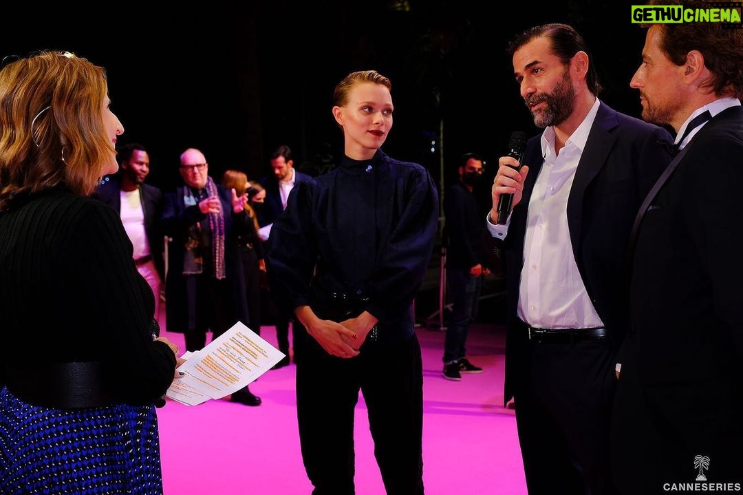 Grégory Fitoussi - 2.1K Likes - Merci cannes séries pour cette troisième invitation! Merci @hermes et @c_chanut pour l élégance! #cannesseries @makedreamshappenstudio #francetelevisions @studio_vigerie @gazettejuliette @instantsuspendus @neialiabieva @futur.mgmt @eleonore.heuze @agencefrenchlights @guillaume_musso @albin.lewi @camillejulienne