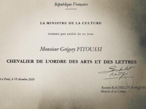 Grégory Fitoussi Instagram - Si on m’avait dit qu’un jour je serais fait chevalier! Merci madame la ministre. @roselyne_bachelot #honneur #fierté #chevalier #actor