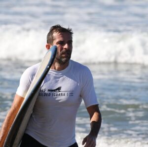 Grégory Fitoussi Instagram - Le surf c est bien. Mais c est dur. #lisladouleursurmonvisage #puravida #surf #surfing #costarica🇨🇷 #onmyown