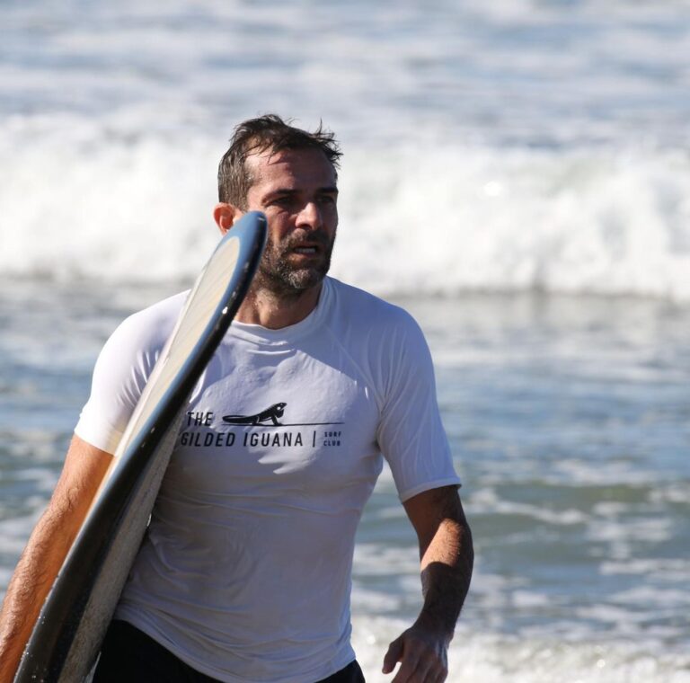 Grégory Fitoussi Instagram - Le surf c est bien. Mais c est dur. #lisladouleursurmonvisage #puravida #surf #surfing #costarica🇨🇷 #onmyown Nosara, Costa Rica