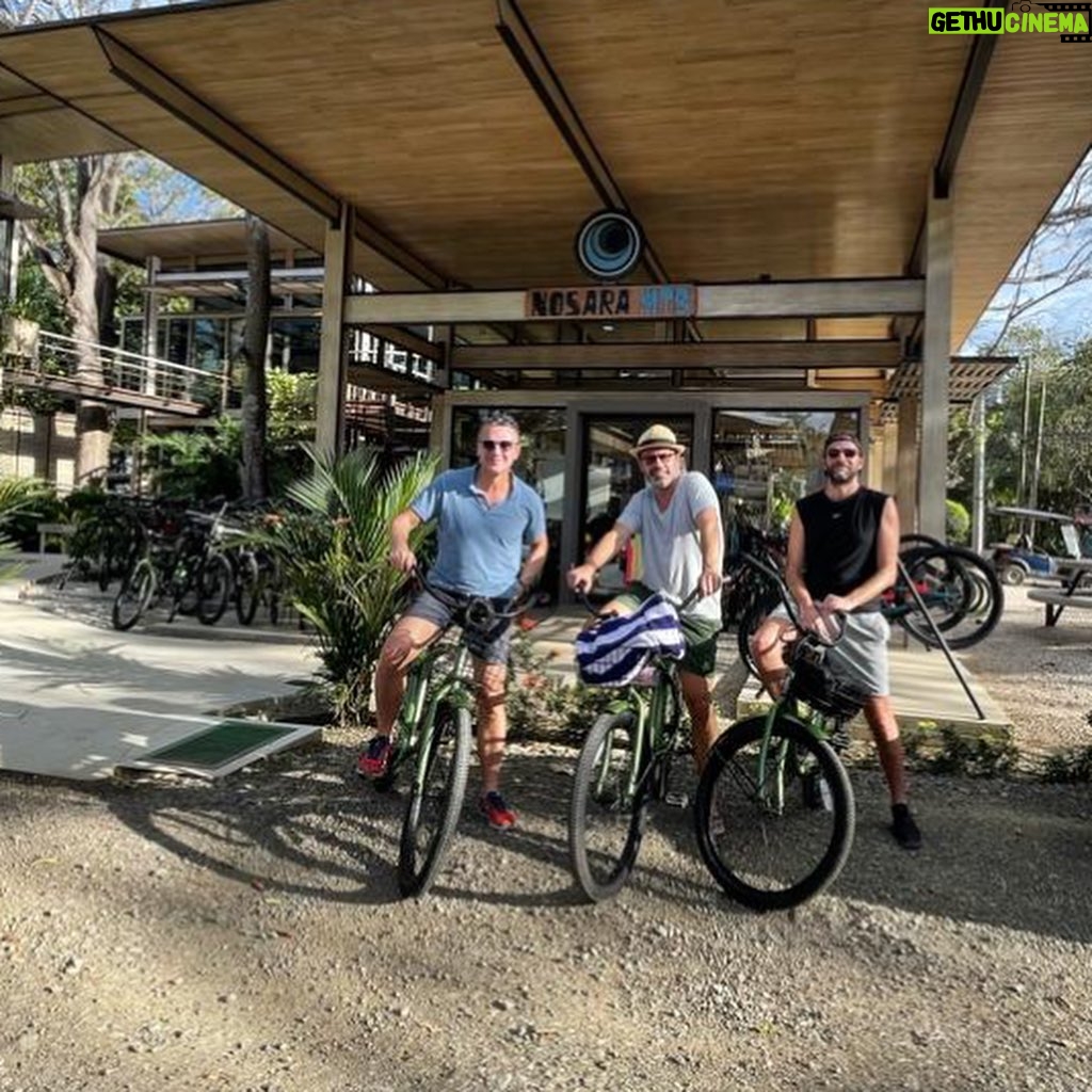 Grégory Fitoussi Instagram - Joyeux noël. @ericritter_consulting @yveshana @thegildediguana @thegildediguanastore @iguana_surfclub @alexandraschulke #puravida #costarica #sunset #friendship