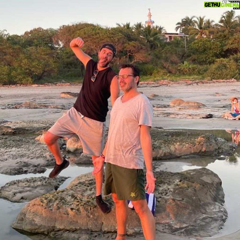 Grégory Fitoussi Instagram - Joyeux noël. @ericritter_consulting @yveshana @thegildediguana @thegildediguanastore @iguana_surfclub @alexandraschulke #puravida #costarica #sunset #friendship