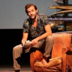 Grégory Fitoussi Instagram - Magnifique moment sur la scène du théâtre du Casino à Biarritz. Merci @jeremielip de m avoir proposé cette mini aventure. C était fantastique. Let s go surfin now. 🏄🏻‍♂️🙏🏻 #theatre #joursbarbares #williamfinnegan #surf #actor #actorslife Casino Barrière Biarritz