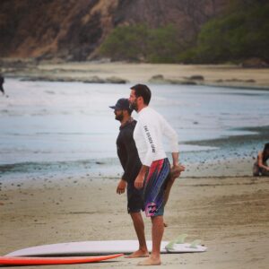 Grégory Fitoussi Instagram - Merci à @thegildediguana pour l accueil. La gentillesse. Les sourires. L élégance de l endroit. Merci à mon ami @ericritter_consulting aka «huggy les bons tuyaux ». Et merci au Costa Rica pour sa beauté sauvage. Ses gens. Son état d esprit. Ses vagues. A très bientôt. Pura vida. @thegildediguana @ericritter_consulting #costarica🇨🇷 #surf #happiness #puravida 📸@jmelloni