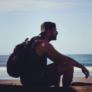 Grégory Fitoussi Instagram - Merci à @thegildediguana pour l accueil. La gentillesse. Les sourires. L élégance de l endroit. Merci à mon ami @ericritter_consulting aka «huggy les bons tuyaux ». Et merci au Costa Rica pour sa beauté sauvage. Ses gens. Son état d esprit. Ses vagues. A très bientôt. Pura vida. @thegildediguana @ericritter_consulting #costarica🇨🇷 #surf #happiness #puravida 📸@jmelloni