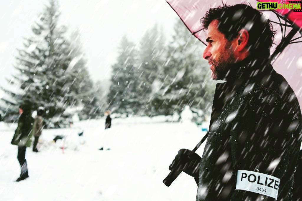 Grégory Fitoussi - 2K Likes - Paraneige. 📸 @aurelieelich #walkyries #shooting #series #tf1 #banijayproductions