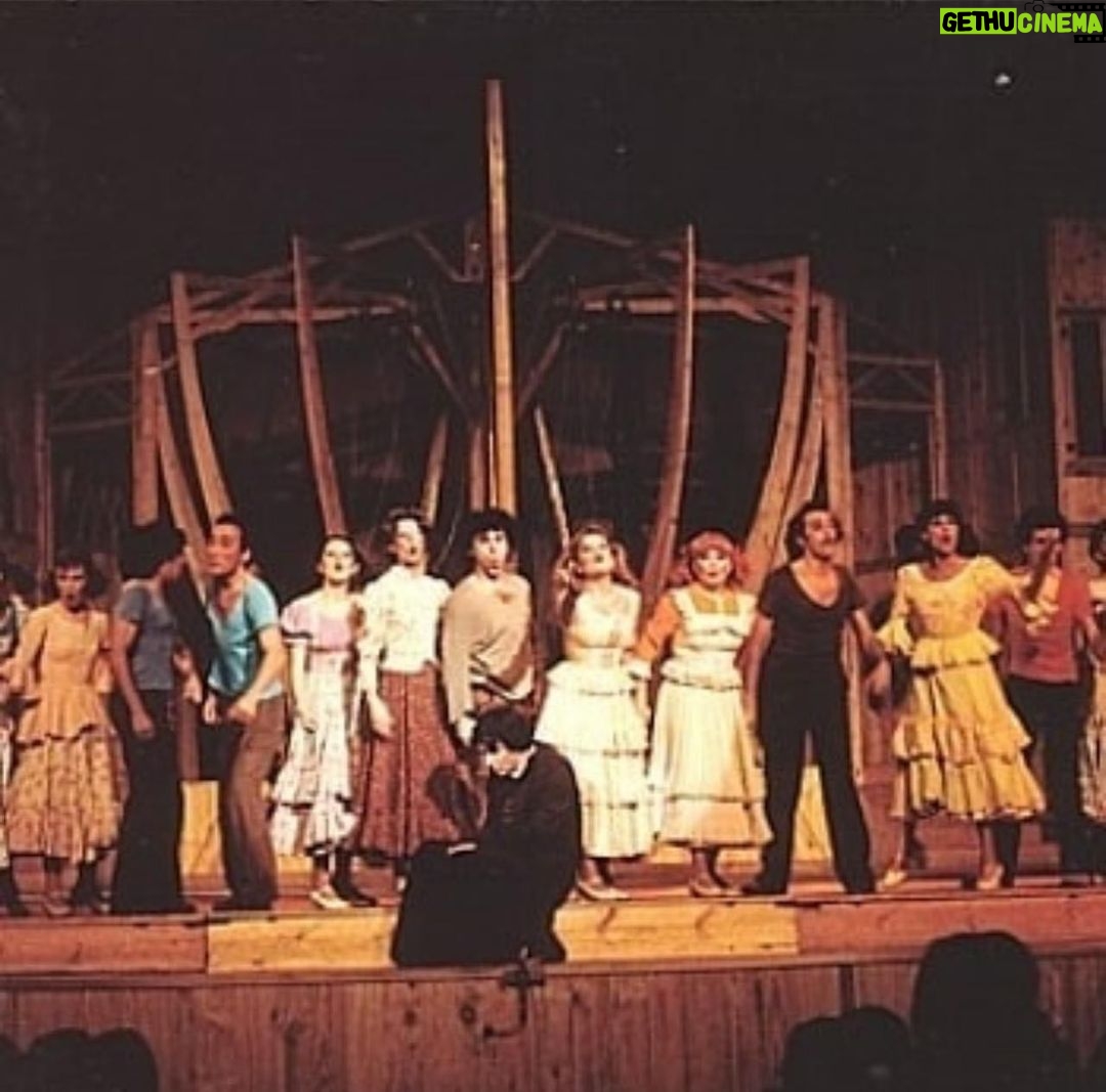 Graciela Pal Instagram - Hoy hace 42 años estrenábamos “El Diluvio que Viene” un éxito maravilloso, fueron 5 años maravillosos! 🙌🏼 gracias @hectormaugeri por el recuerdo!