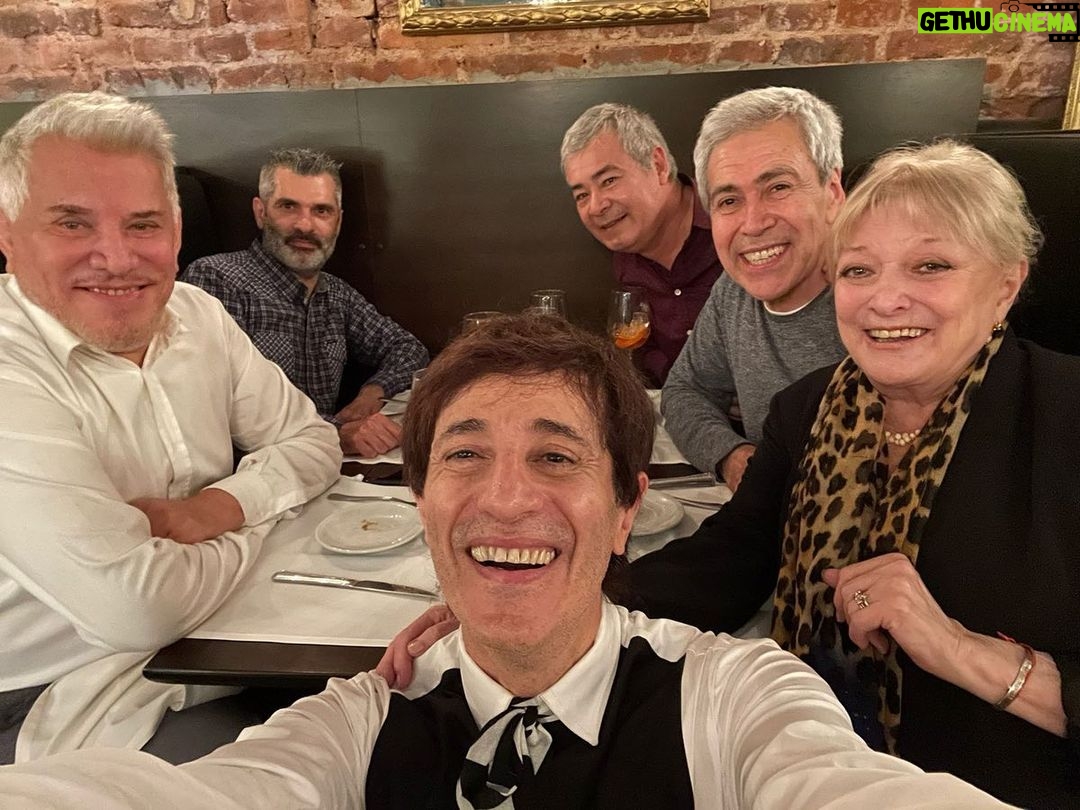 Graciela Pal - 1.4K Likes - Feliz de ser parte de esta hermosa celebración al cumplirse 3 años del emblemático El Tropezón.
Gracias querida Raquel por este momento 🙌🏼❤️