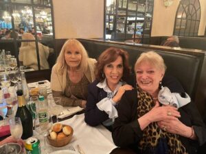 Graciela Pal Instagram - Feliz de ser parte de esta hermosa celebración al cumplirse 3 años del emblemático El Tropezón.

Gracias querida Raquel por este momento 🙌🏼❤️