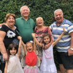 Graciela Pal Instagram - Abueleando y primeando en el cumple Navideño de mi faro, Amparito de mi alma!! Los abuelos te amamos Abus Ana, Carlitos, Gra, Edu, Elsita y Marito