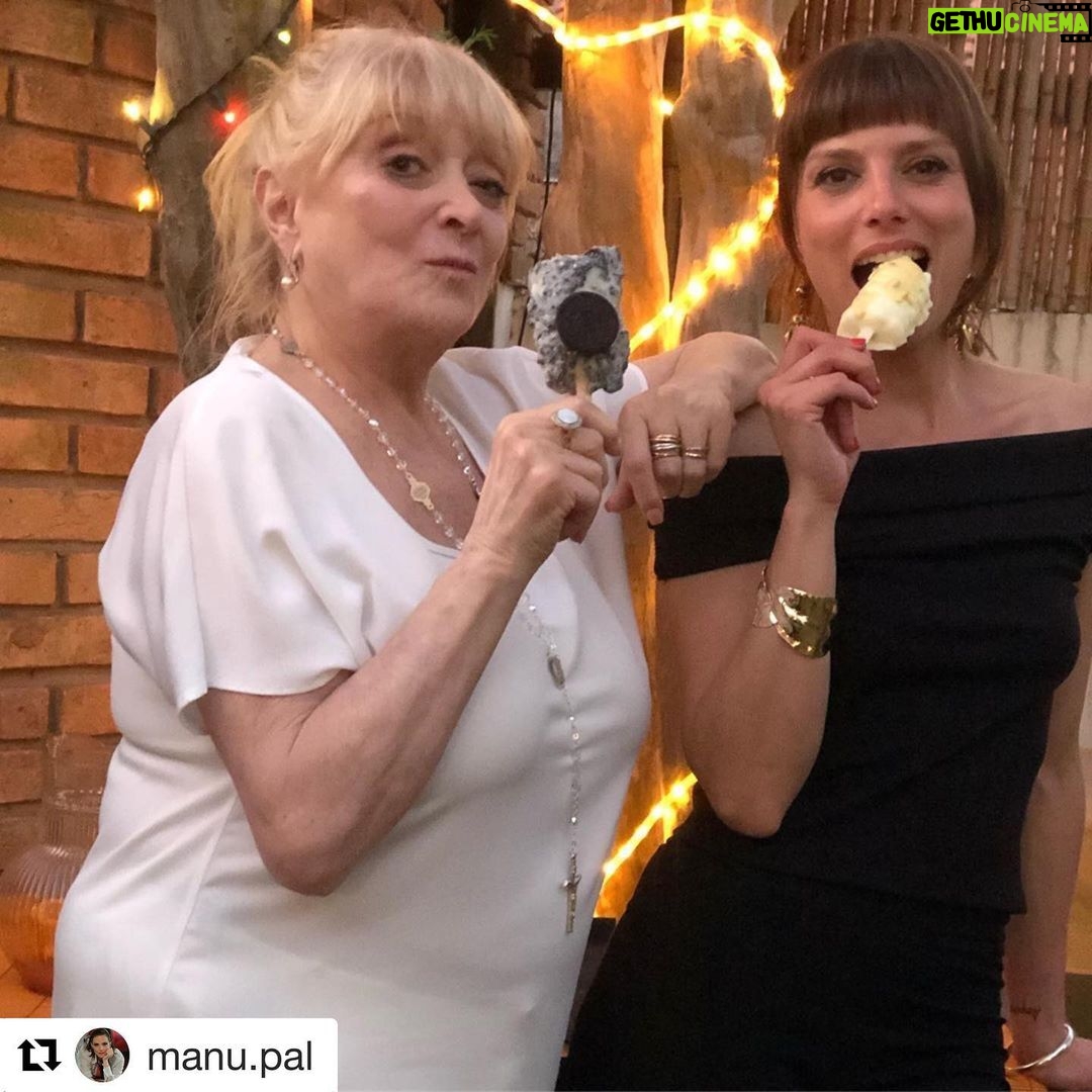 Graciela Pal - 1K Likes - #Repost @manu.pal with @get_repost
・・・
Vivan los novios! Los amo!!!!! A puro festejo familiar!! 🙌💐 @grapalok .
.
.
@tufichelados