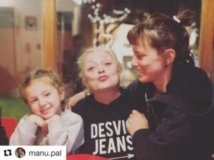 Graciela Pal Instagram - Las amo mis amores! 💕

#Repost @manu.pal with @get_repost
・・・
Una semana a puro festejo! #FelizCumple mamita! Ella nació el día de la primavera! 💐 y este año se casa la mismísima semana de su natalicio!!! Mucha jarana este año mujerrr!!! Feliz todo!!! @grapalok