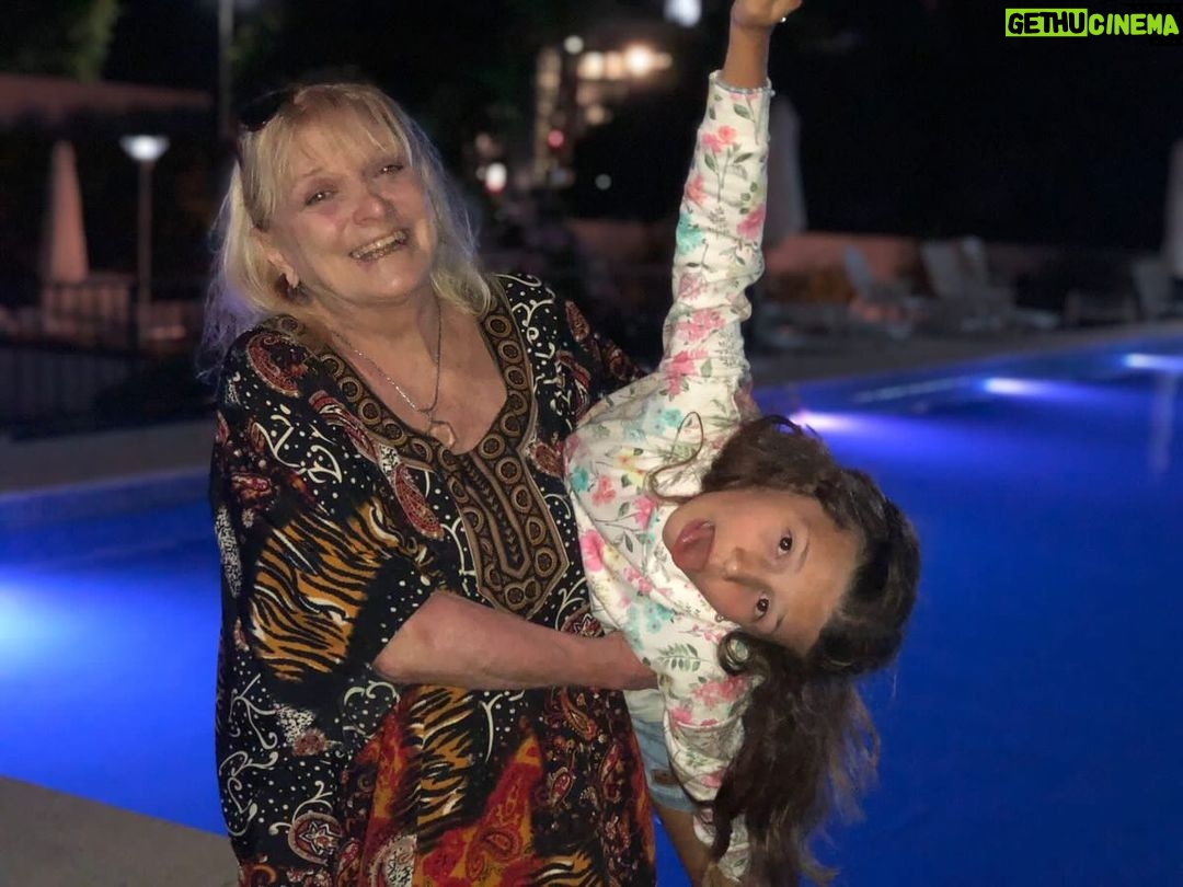 Graciela Pal Instagram - Feliz cumple Amparito de mi alma. Los abuelitos te aman ❤️