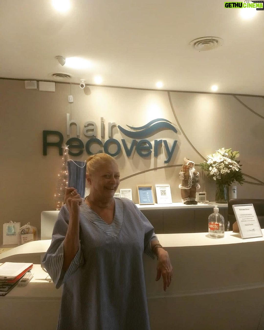 Graciela Pal Instagram - Sigo con mi tratamiento de @hair_recovery esta vez me hicieron unos pinchacitos con nutrifol y estoy feliz. Si sienten el pelo débil no duden en comunicarse con ellos, la@primera consulta es gratis! ♥️