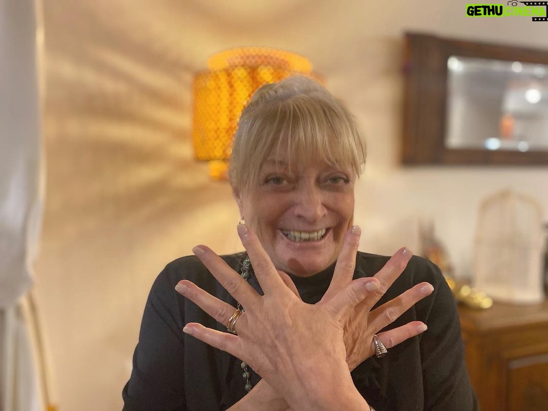 Graciela Pal Instagram - Tengo uñas gracias a vos @musabellezayestetica Nadia sos una maga 💅🏼