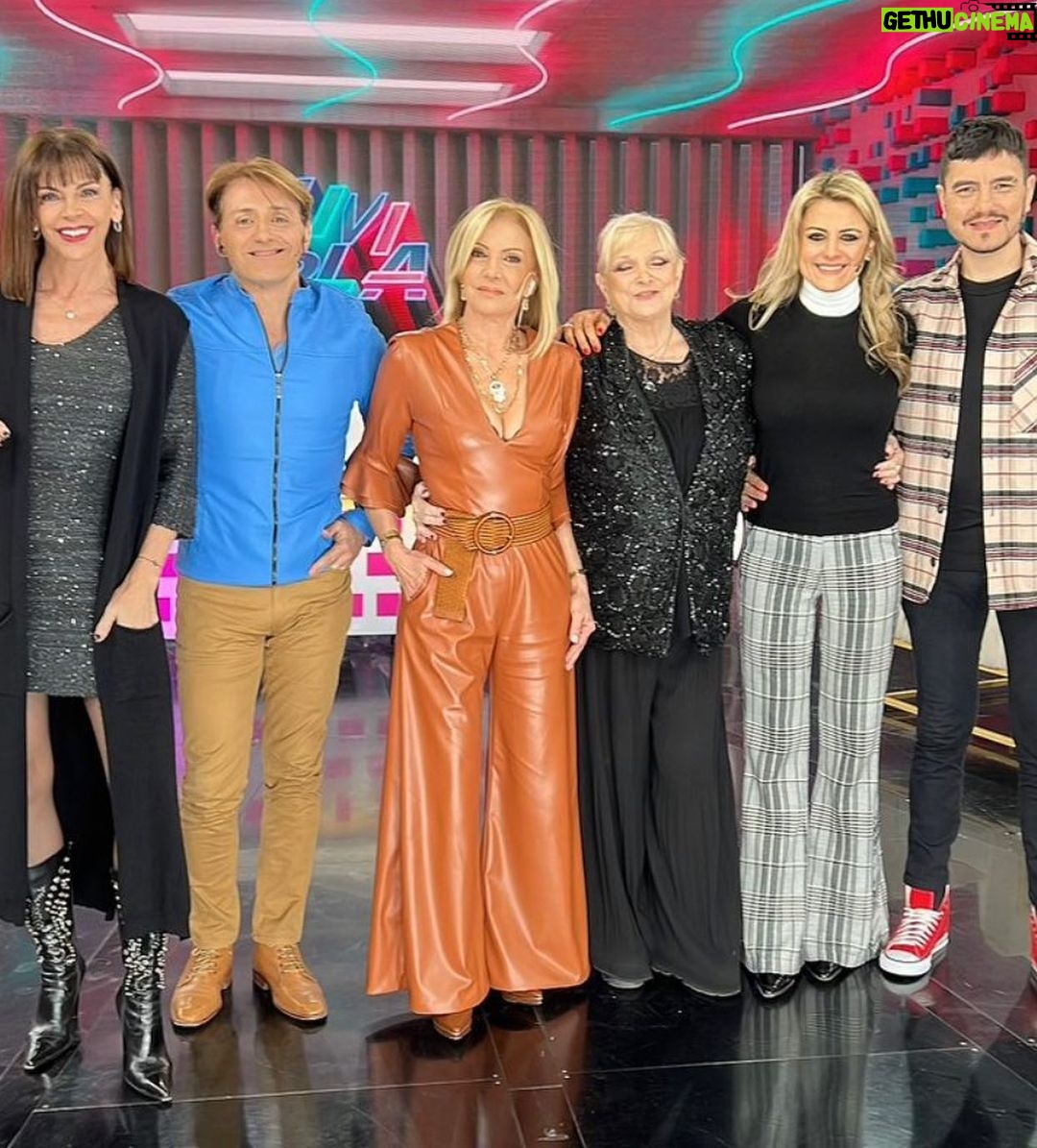 Graciela Pal Instagram - Gracias por recibirme con tanto cariño! 🙌🏼 @roccasalvosusana Canal 9