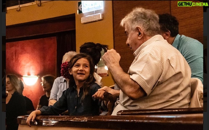 Graciela Pal Instagram - Familia y amigos, siempre conmigo. Gracias una vez más por estar a mi lado. Los amo. Gracias @teatro.avenida por el cariño y @fiorellaromay por las fotos Teatro Avenida