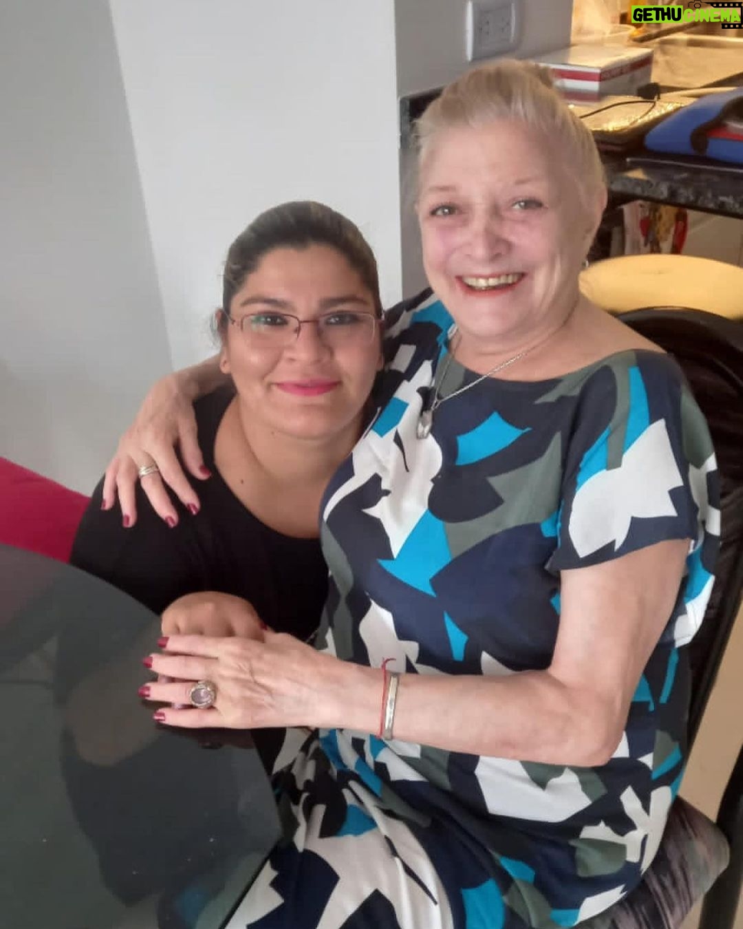 Graciela Pal Instagram - Que lindo es descubrir gente hermosa en cada lugar! @emilse_fernandezz sos un sol y me dejaste divinas las manos! Gracias! Si sos de c贸rdoba capital, no lo dudes! 馃拝馃徏