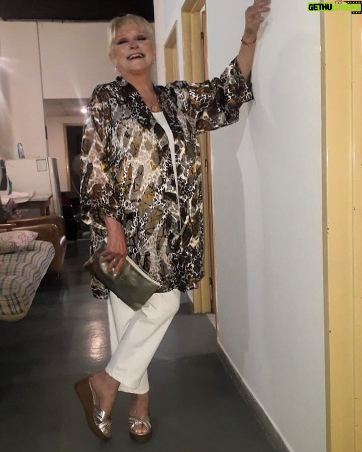 Graciela Pal - 561 Likes - Gracias @mammyblueoficial por este look divino para mi personaje y por acompañarme siempre ❤️