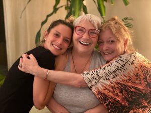 Graciela Pal Instagram - Te amo hermana, te amo hija, te amo Amparito (la bella durmiente de la noche) ❤️❤️❤️❤️
