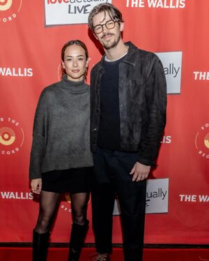 Grant Gustin Instagram - Thank you for the birthday messages. 33 was filled with lots of change and growth and love. I have so much to be thankful for and excited about as I start my 34th year. 🤟