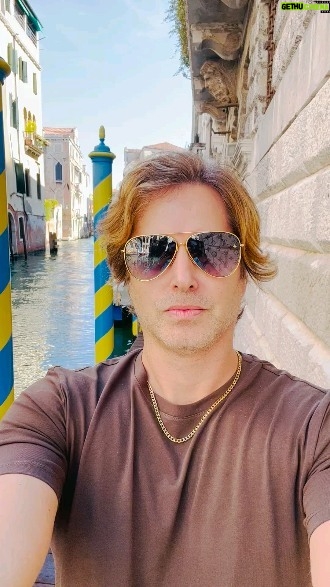 Greg Sestero Instagram - 🏈 An important message from the one and only @gregsestero... Tickets are selling fast for our screening of 𝘛𝘩𝘦 𝘙𝘰𝘰𝘮 followed by a live Q&A with Greg Sestero so make sure you book soon to avoid missing out 🥄 🕗 20.00 🗓️ Mon 09 Oct 🎟️ Available from the box office or through @picturehouses website/app. #gregsestero #theroom #live #event #brighton #dukeofyorks #tommywisseau #film #movie #cinema #whatson #onenightonly Duke of York's Picturehouse