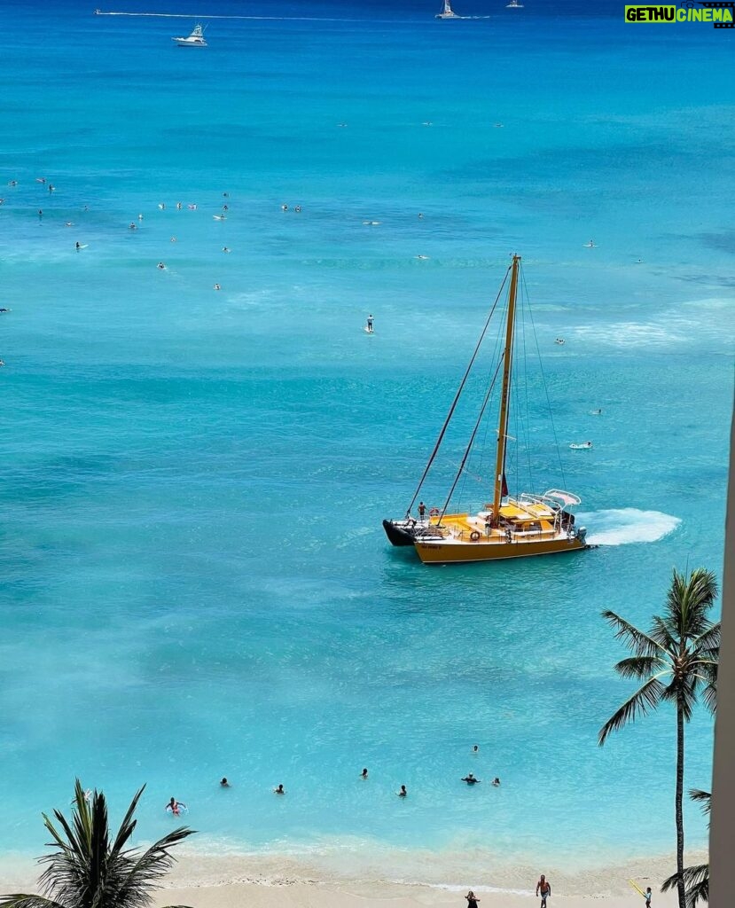 Greg Sestero Instagram - Oh hey Hawaii 🌈 🎂 Waikiki Beach, Hawaii