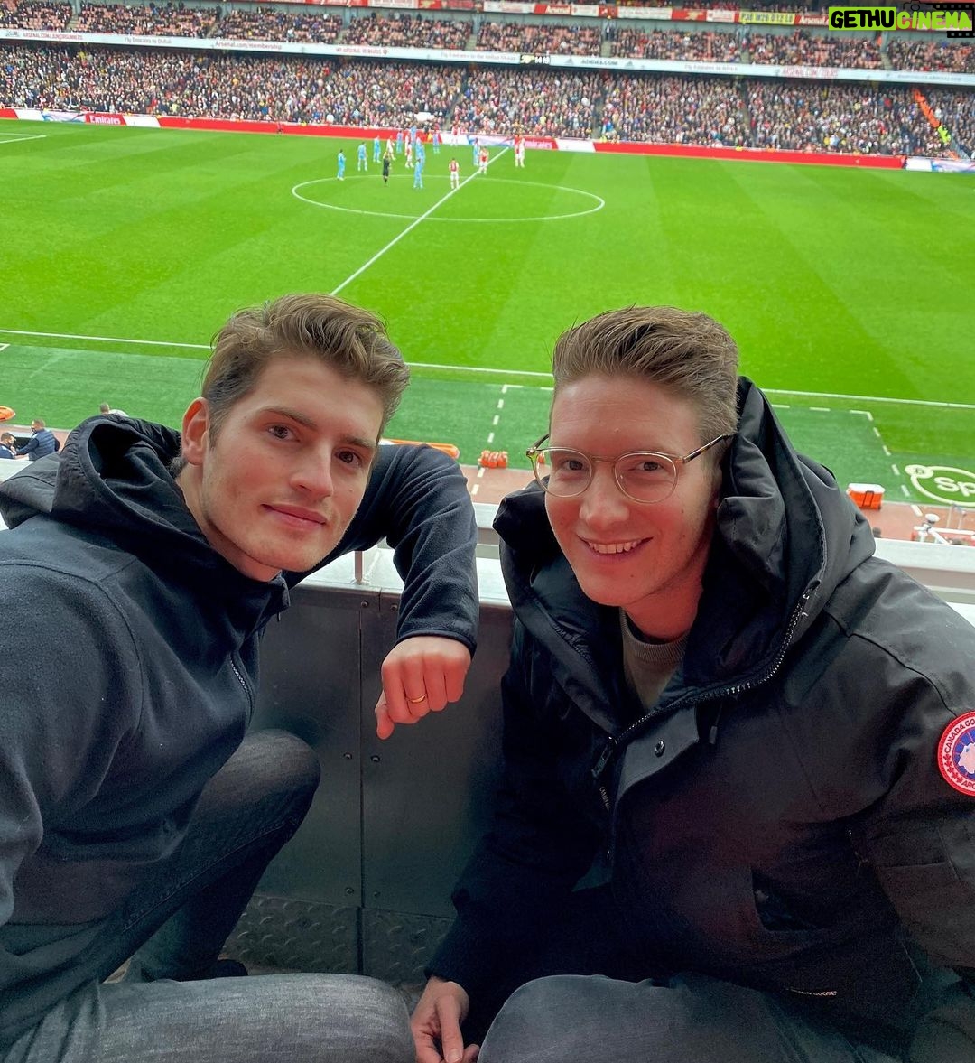 Gregg Sulkin Instagram - Great way to start the new year cheering on the boys with my brother - felt great to be back home 🔴⚪️ @arsenal Arsenal, Emirates Stadium
