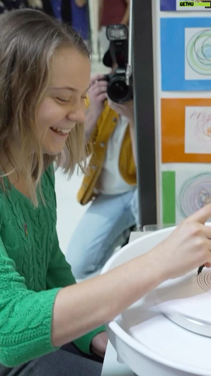 Greta Thunberg Instagram - Stöd min insamling! Idag på Världsautismdagen vill jag uppmärksamma alla barn som kämpar med diagnoser. Jag har därför startat en insamling för @MinStoraDag som jag är ambassadör för. Min Stora Dag är en organisation som uppfyller önskningar för barn som kämpar med allvarliga sjukdomar och diagnoser. Flera av dessa barn har just autism och jag vet av egen erfarenhet hur viktig en glädjefylld stund kan vara i en ibland ganska tuff vardag. Som deras ambassadör har jag på nära håll sett vilken skillnad deras arbete gör. Om du har möjlighet, stöd gärna min insamling genom att swisha en gåva. Klicka på länken i min profil för att stötta! Tillsammans gör vi skillnad för barn som kämpar. Tack! —— Support my fundraiser! Today, on World Autism Awareness Day, I want to draw attention to all children who often struggle with diagnoses. I have therefore started a fundraiser for @MinStoraDag for which I am an ambassador. Min Stora Dag means ”My Special Day” and is a Swedish organization that fulfills wishes for children struggling with serious illnesses and diagnoses. Many of these children have autism and I know from my own experiences how important a joyful moment can be in a sometimes quite tough everyday life. As their ambassador, I have seen first hand the difference their work makes. If you are able, please support my fundraiser by donating what you can help with, big or small are welcomed. Click on the link in my bio to support! Together we make a difference for these children. Thank you!