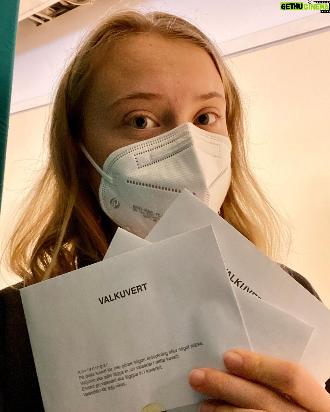 Greta Thunberg Instagram - Demokrati gäller inte bara på valdagen, utan varje dag. Men vi som har privilegiet att kunna rösta har ett ansvar att göra det. När du röstar, rösta med solidaritet och empati - och tänk på andra som inte är lika lyckosamma. #RöstFörRättvisa