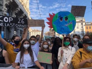 Greta Thunberg Instagram - School strike week 163, in Milano.
#climatestrike
#fridaysforfuture #schoolstrike4climate #UprootTheSystem
