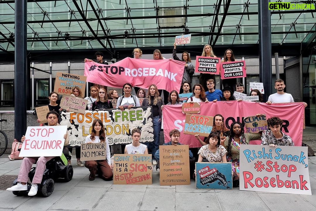 Greta Thunberg Instagram - Week 258. Today I joined climate activists from @stopcambo to demand the UK and Norway to #StopRosebank. If approved, extracted and burned, this one oil field would produce more CO2 than 28 countries in the Global South do in a year. Global leaders have been told time and time again that we can't have any more new oil and gas if we want to limit global warming to 1,5°C. Yet the UK and Norwegian state-owned oil giant @equinor want to push through this disaster. @Equinor made record-breaking profits last year by causing record-breaking temperatures across the world. And it would get billions in tax breaks to open this disastrous field. Even though it would do nothing to lower energy bills or energy security. For a safe climate and affordable energy, rich countries like the UK must stop expanding oil and gas production. The first step is to #StopRosebank. You can help. Go to @stopcambo to find out more and get involved in the campaign. 📸: @protests_photos London, United Kingdom