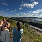 Greta Thunberg Instagram - Igår arrangerade vi Gápna ja Leaváža Nuorat (unga i Gabna och Laevas samebyar) en minnesceremoni för förlorade marker och en demonstration ‘STOPP TILL FORTSATT EXPLOATERING’ i Giron/Kiruna. Manifestationen genomfördes med tillrest stöd ifrån @fridaysforfuture.swe @gretathunberg @saminuorra @noerehorg mfl. LKAB offentliggjorde i januari 2023 nyheten och önskan om att öppna ännu en gruva nära Giron/Kiruna gällande den malmfyndigheten som kallas ”Per Geijer”- malmen. LKAB har sedan länge känt till att det finns förekomst av jordartsmetaller i Kiruna då slaggen, det vill säga det som redan brutits i befintliga gruvor, innehåller låga halter. LKAB skulle kunna ta vara på jordartsmetallerna i slaggen, men det är en mer komplicerad process - för statliga LKAB - än att fortsätta som vanligt och fortsatt ta ännu mer urfolksmark i anspråk för att öppna ännu fler gruvor, för ta upp ännu mer ny malm. På Gabna och Laevas samebyars marker finns redan LKAB-gruvorna; Kiirunavaara, Mertainen, Leväniemi, Gruvberget och Masungsbyn. Det som utvinns fraktas på bilväg och järnväg i sicksack genom våra renbetesmarker. Utöver dessa gruvor vill bolaget Copperstone återöppna en gruva i Kiruna, LKAB vill samtidigt starta en ny gruva, medan Talga AB vill förlägga sina gruvtransporter på samebyarnas marker. Den tradtionella renskötseln är nu nära kollaps till följd av alla markingrepp. Renarna tvingas avstå markområde efter markområde. Vi unga samer ser med desperation hur kulturen, språket och renarna undan för undan dör, vi har inget annat val än att göra våra röster hörda! Många unga samer i Kiruna känner en stor oro för sin framtid och vår urfolkskultur i och med de beslut som tas av andra, som påverkar oss och som vi inte har en röst i. Det här är vår chans att göra våra röster hörda. Det var en både hoppfull och tung dag för många men budskapet gick fram: det räcker nu. Vår bedömning av vad ekosystemen, markerna, skogarna, luften och vattnet tål måste också höras. Vi tänker inte säga farväl till mer mark! #standwithsápmigabnaleavas #čsv #standwithsápmi ❤️💙💚💛 Foto: Hans-Olof Utsi Film och foto 7 & 8: Privat Kiruna, Sweden