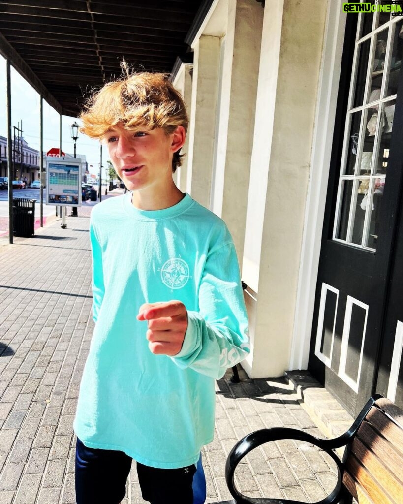Griffin Wallace Henkel Instagram - A little time in #Galveston #texas #summer #2023 #familytime #shopping #pelicans #grateful #mikesicecream