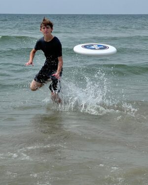 Griffin Wallace Henkel Instagram - #beach day

#galveston #texas #teen #actor #frisbee