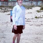 Griffin Wallace Henkel Instagram - #beachday #frisbee #looking for #shells #peaceful #chill
