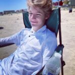 Griffin Wallace Henkel Instagram - #beachday #frisbee #looking for #shells #peaceful #chill