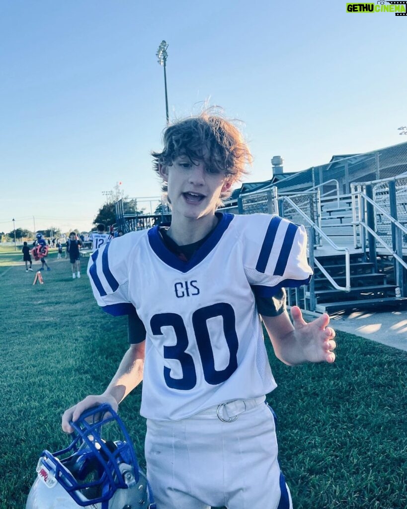 Griffin Wallace Henkel Instagram - When you #block the #punt return #actor #teenactor #football #intermediate #team #sports #linebacker #30