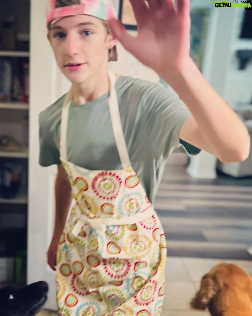 Griffin Wallace Henkel Instagram - #working it out. #teen #teenactor #grateful #actor #sagaftramember #sagaftrastrong #chores