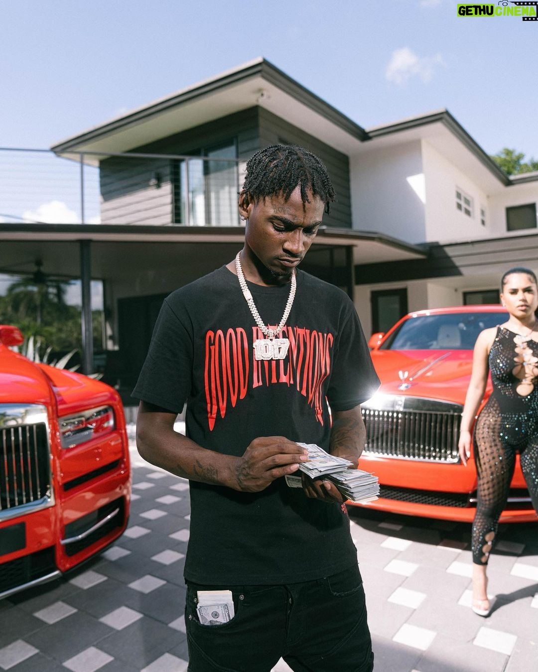 Gucci Mane Instagram - I just signed the hardest youngin str8 outta NorthMemphis follow him now @mac_critter #New1017 #BigIcyGang