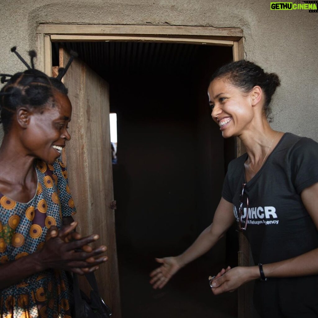 Gugu Mbatha-Raw Instagram - An honour to paint the pure joy of Veronique, a woman I met on my recent trip to DRC. ✨ I heard a lot of heartbreaking stories during my visit with @refugees but also witnessed moments of deep joy, resilience and triumph, made all the more poignant because of the pain experienced along the way. In this moment, Vero, as she introduced herself, was celebrating her new home. After years of displacement and time in Angola as a refugee, Vero, who had been identified as especially vulnerable, was finally moving from a temporary settlement to new housing shelter project with her 4 children. I had the honour of handing over the keys! There has been a lot to process about this trip. Painting has helped. Vero’s spirit reminded me to be grateful for a home and how precious it is to have shelter, something many displaced people in DRC desperately need. See link in bio for ways you can support someone like Veronique and her family. ❤ #joy #art #home Democratic Republic of the Congo
