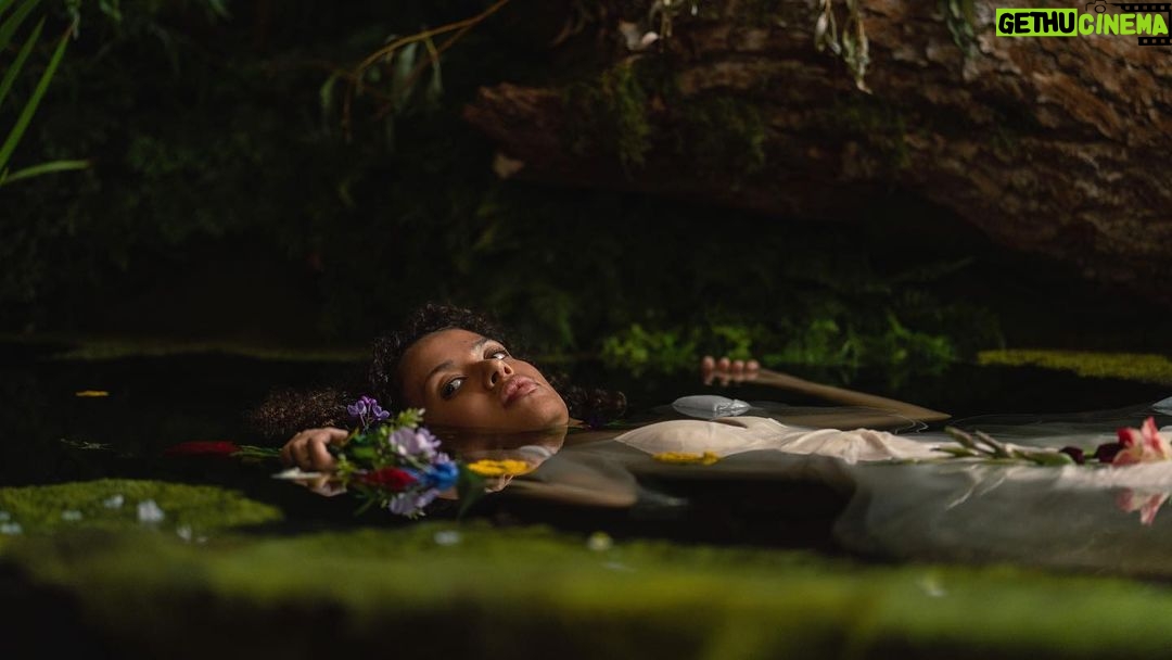Gugu Mbatha-Raw Instagram - Episode 5 goes deep! 🐳😱 Watch Sophie’s journey reach new levels… So excited to share this brand new episode! Cinematography: @pinkclaudinesauve Music: @olafurarnalds #Surface now streaming @appletvplus 🌊 Apple Tv+